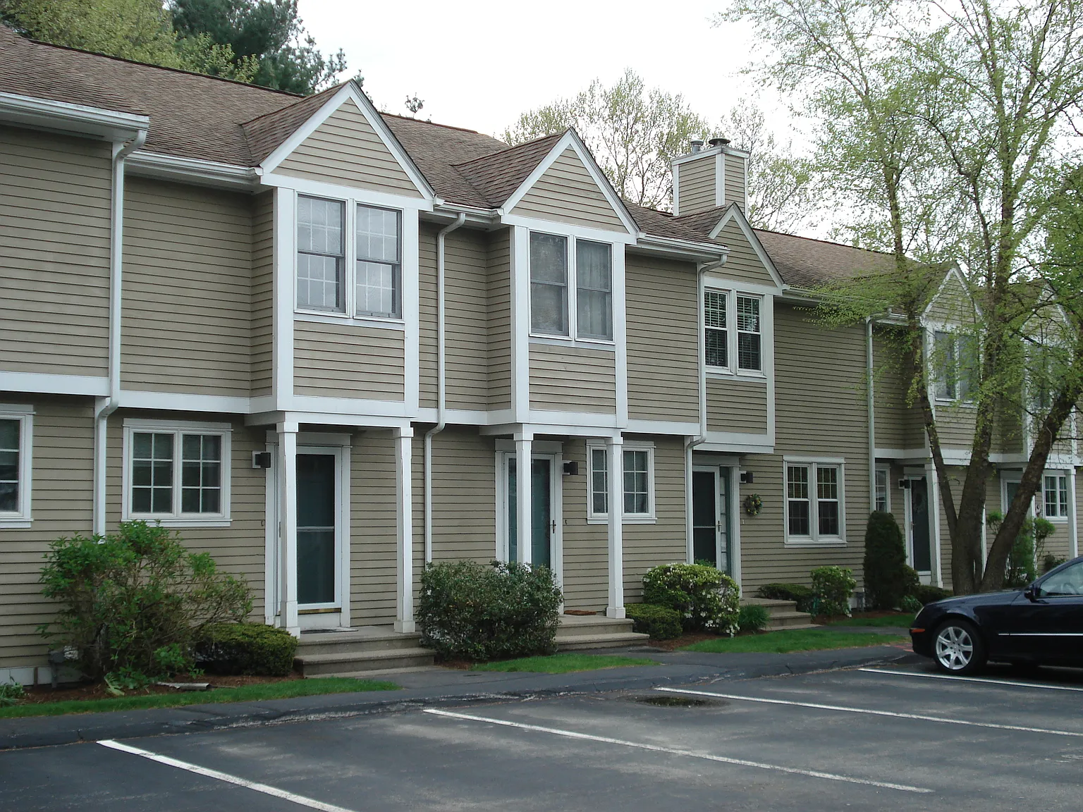 2 bed, 1.5 bath, 1660 sqft, $2,400 — Photo 2