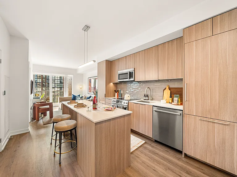 88 Bathurst St — Photo 31