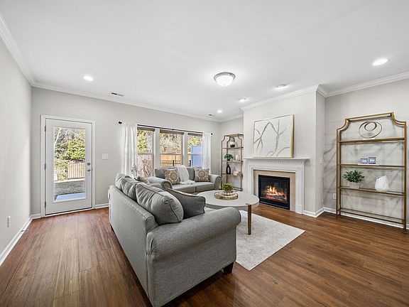 3rd image of 306 Princess Pl