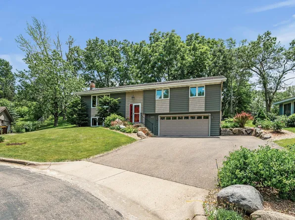 12417 Kennelly Rd, Burnsville, MN 55337