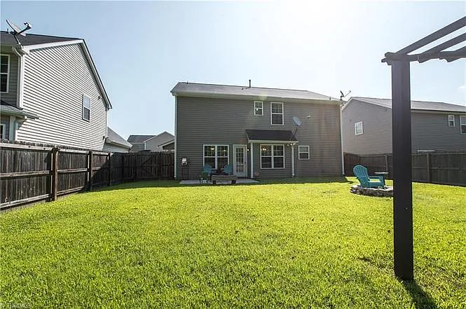 2110 Longburn Dr — Photo 10