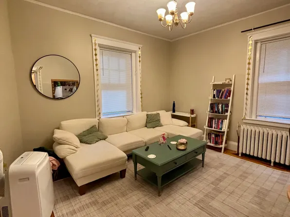 172 Winthrop Rd #2, Brookline, MA 02445