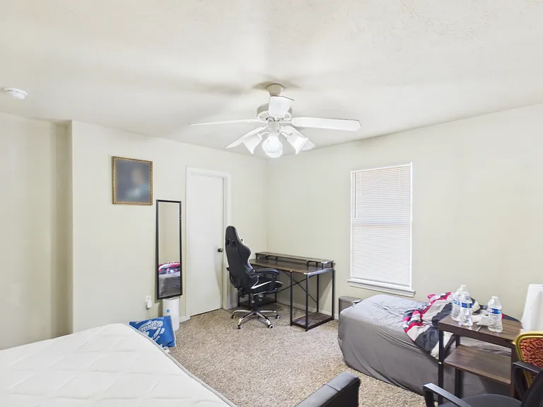 513 Camp Ct — Photo 14