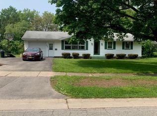 261 Morrow Dr, Rochester, NY 14616