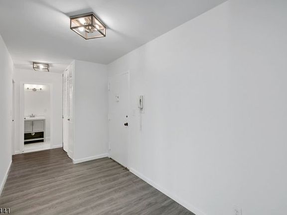 4th image of 1 Claridge Dr APT 325