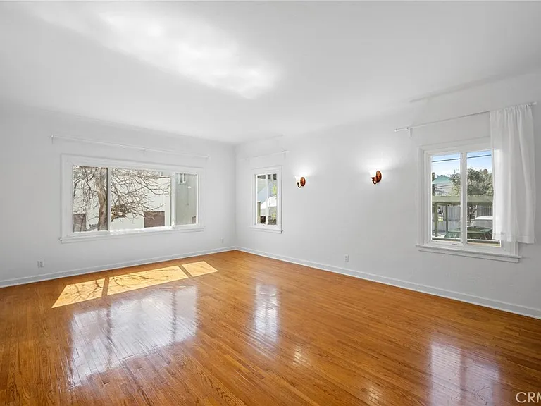 216 E Windsor Rd #2 — Photo 5