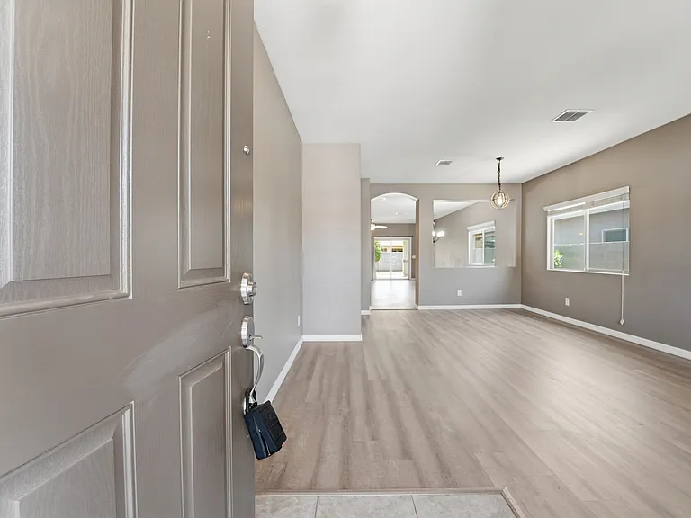 371 W Flame Tree Ave — Photo 4