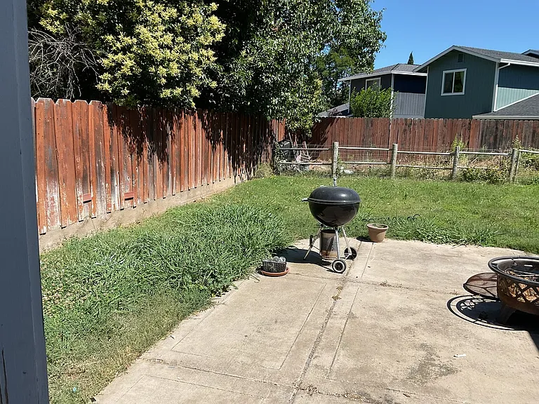 1068 Lupin Ave — Photo 3
