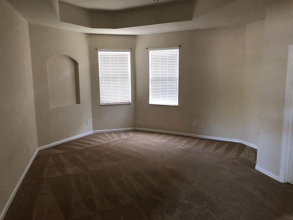 2nd image of 4985 Castle St W