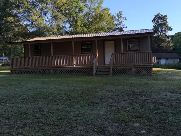 111 Hughes St, Daingerfield, TX 75638
