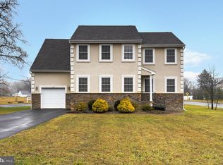 242 Mounts Mills Rd, Monroe Township, NJ 08831