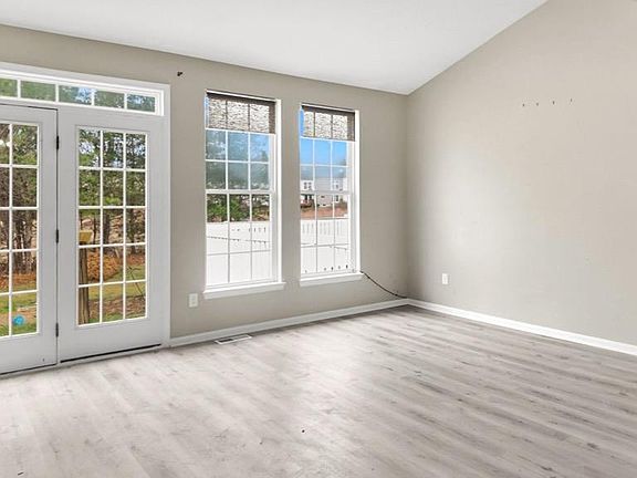 4th image of 18 Bridle Path Ct