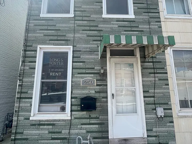 250 E 7th St — Photo 1