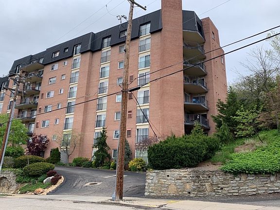 2nd image of 880 Rue De La Paix Unit 1