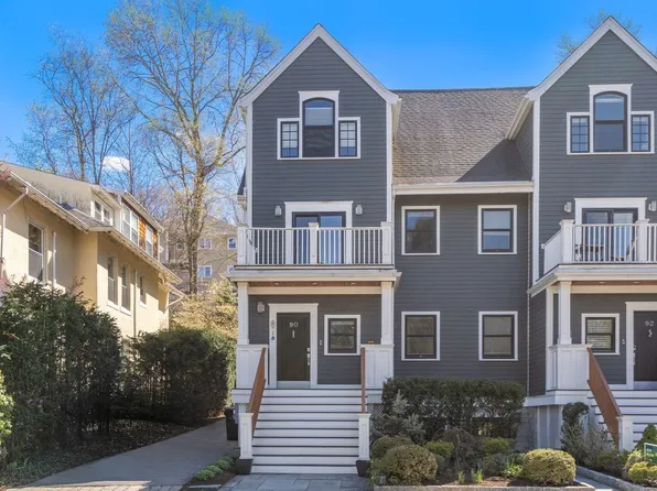 90 Columbia St #U90, Brookline, MA 02446