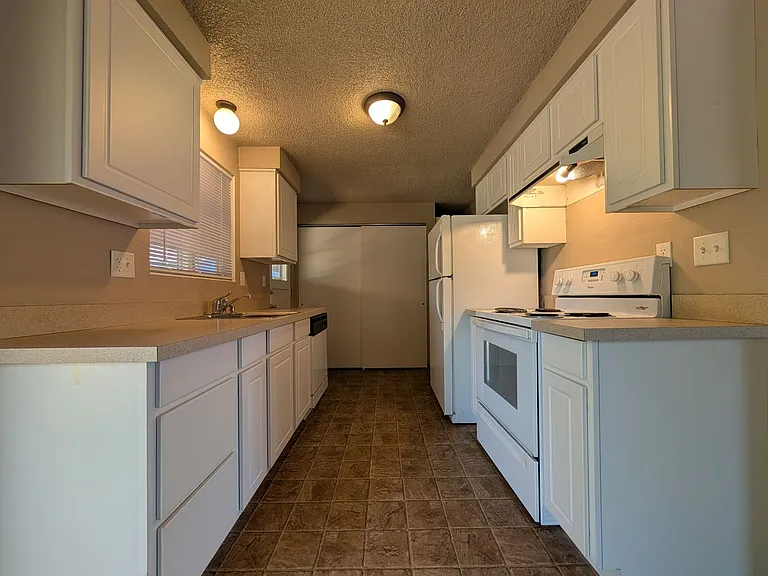 2064 Centennial Blvd — Photo 8