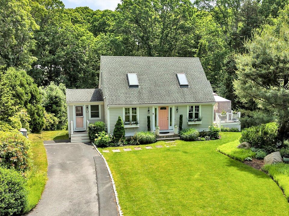 1st image of 7 Cachalot Lane