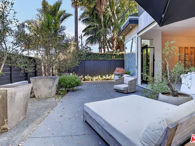 2425 Clement Ave — Photo 3