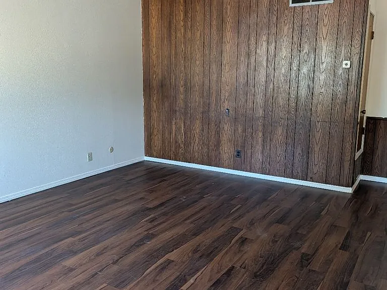 510-512 Valencia Dr SE — Photo 12