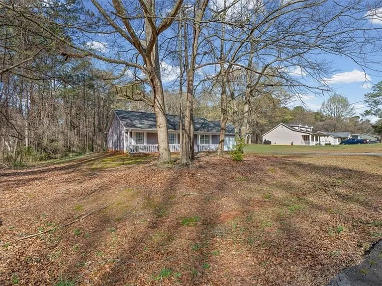 120 Woodcrest Dr — Photo 2