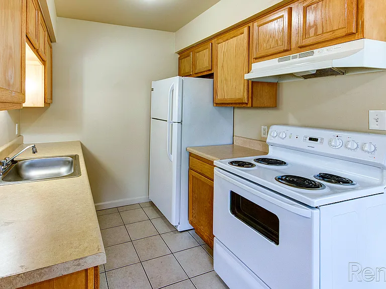 Pleasantview Manor Apartments — Photo 1