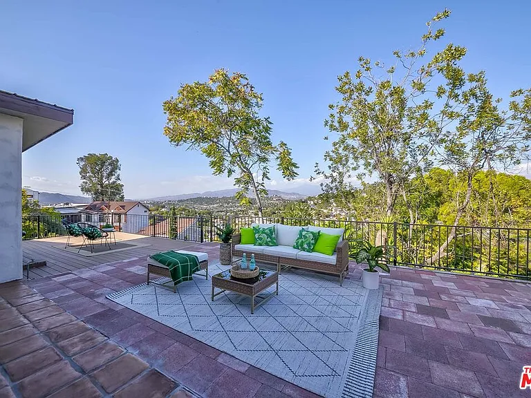 1832 Burnell Dr — Photo 13
