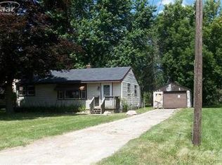 1456 Maria St, Flint, MI 48507