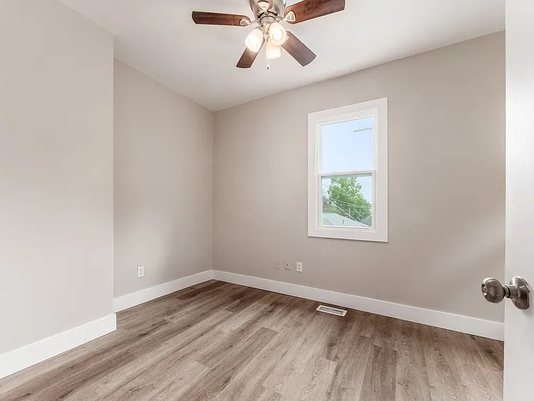 949 E Long St — Photo 20