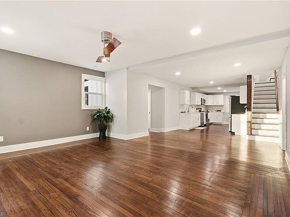 3rd image of 206 Stone St