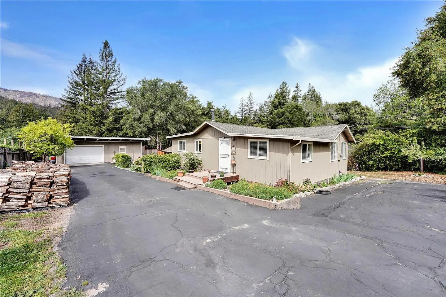 310 Igo Way photo 1