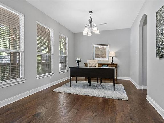 5th image of 804 Monarch Ave