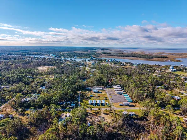 109 8th St, Steinhatchee, FL 32359