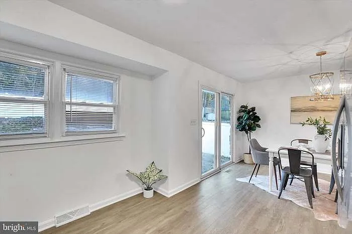 Edwards Dr — Photo 11