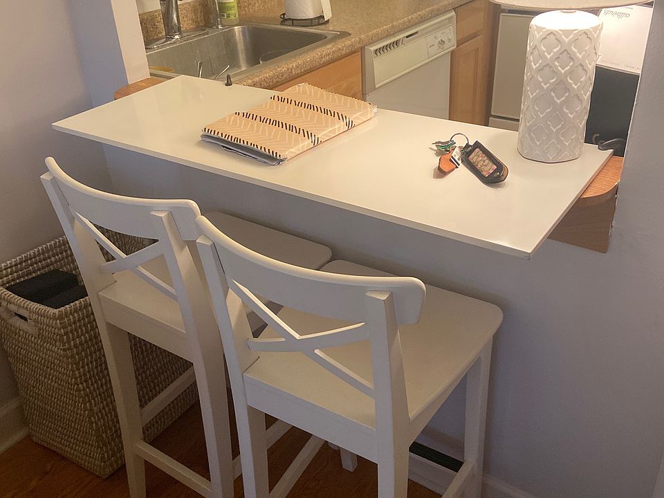 2nd image of 607 W Wrightwood Ave APT 506