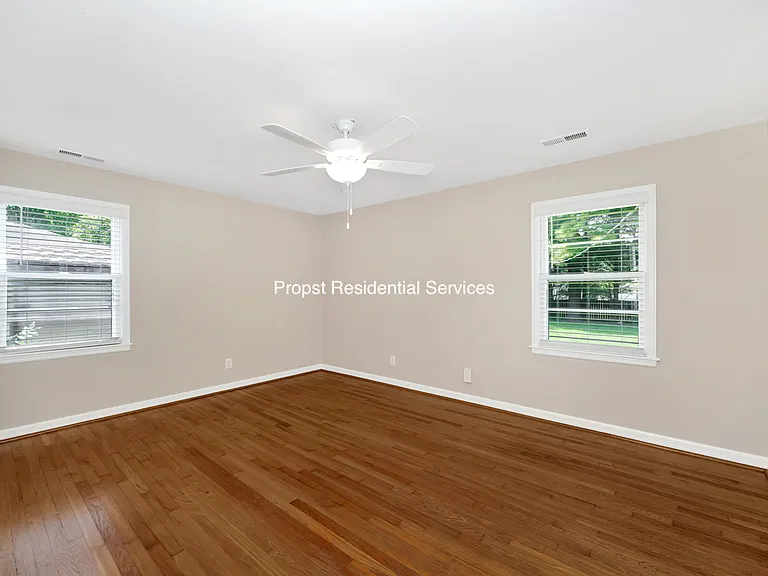 823 Stanhope Dr NE — Photo 20