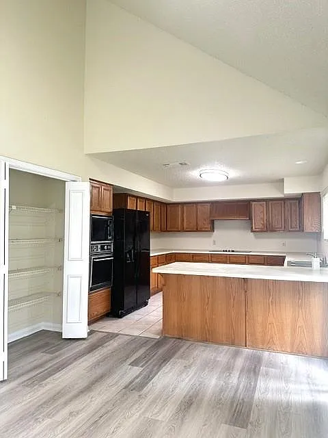 3 bed, 2.5 bath, 2810 sqft, $1,950 — Photo 4