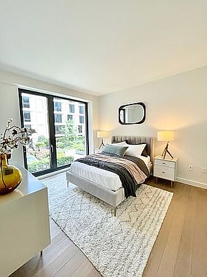 5th image of 500 45th St #321