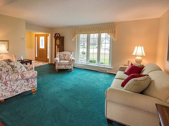 3rd image of 23120 Kingsbrooke Ln