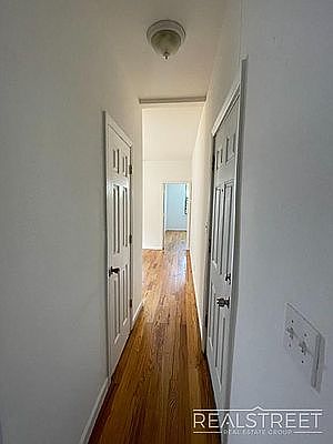 4th image of 28 Macdougal St #1Z