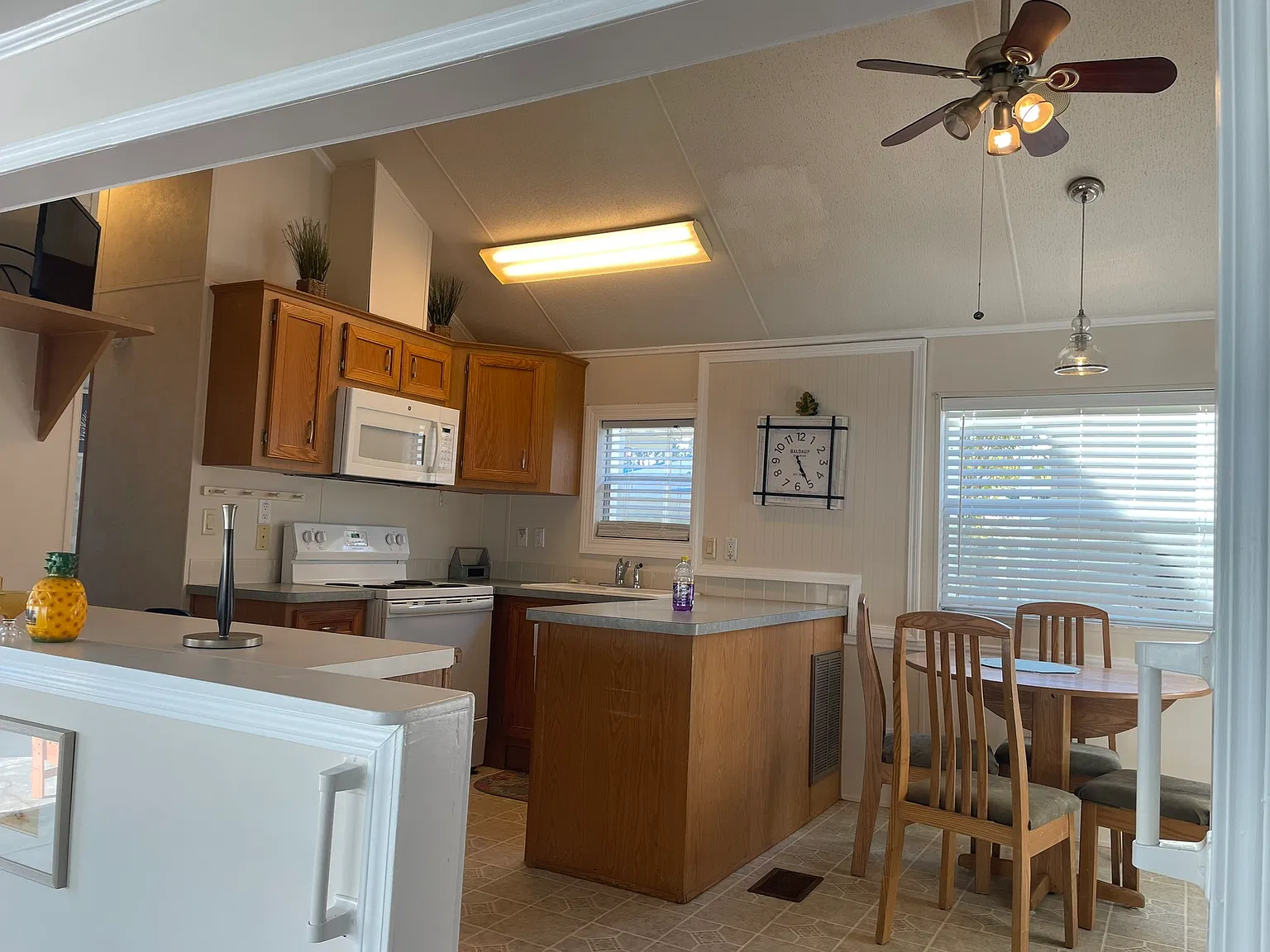 2 bed, 756 sqft, $1,650 — Photo 3
