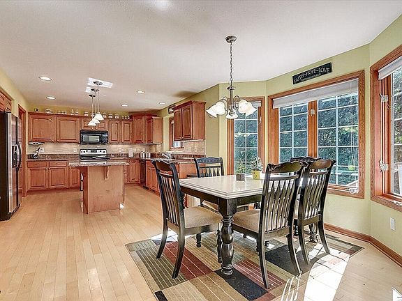 5th image of 114 Red Fox Dr