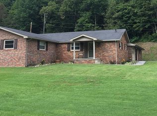97 Raccoon Ln, Raccoon, KY 41557