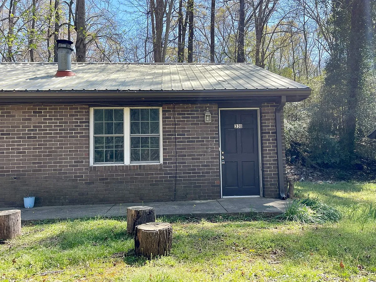 Building Photo - 330 Edgewood Dr