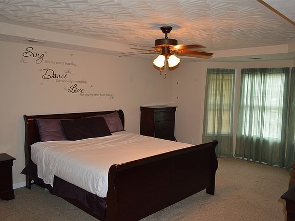 3rd image of 105 Alpine Dr
