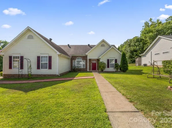 8901 Woodland Park Ln, Charlotte, NC 28214