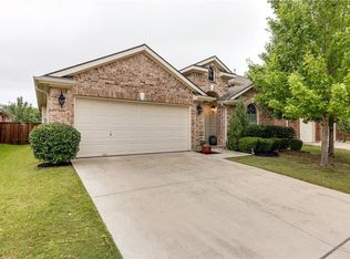 302 Bradbury Dr, Euless, TX 76040