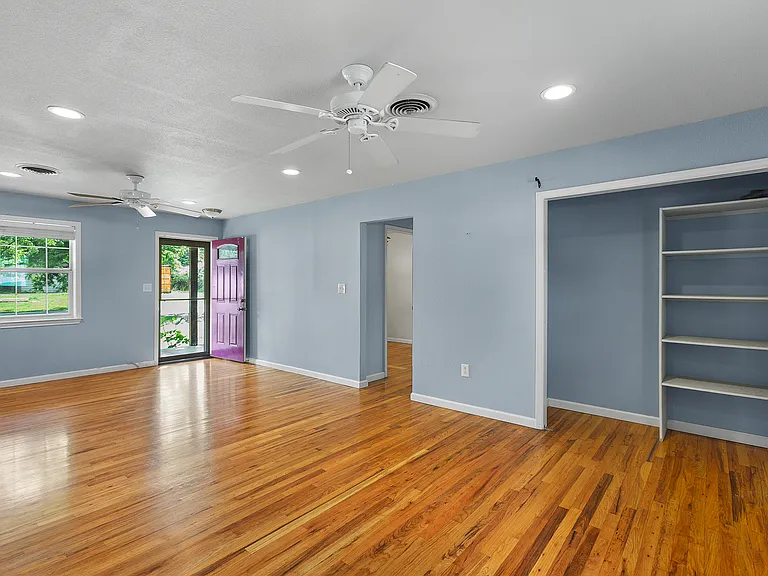 705 W 3rd St — Photo 12