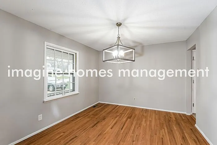 911 Clayworth Dr — Photo 3