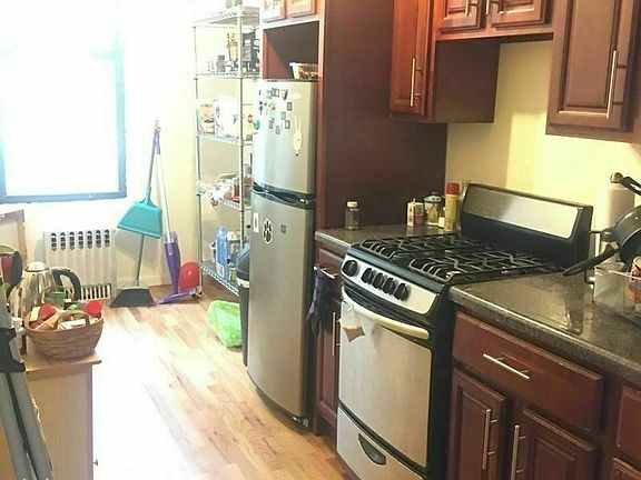2nd image of 985 Bedford Ave #2L