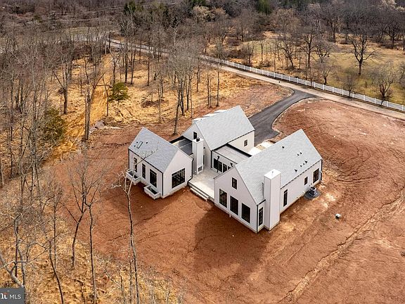 3rd image of 241 Carter Rd